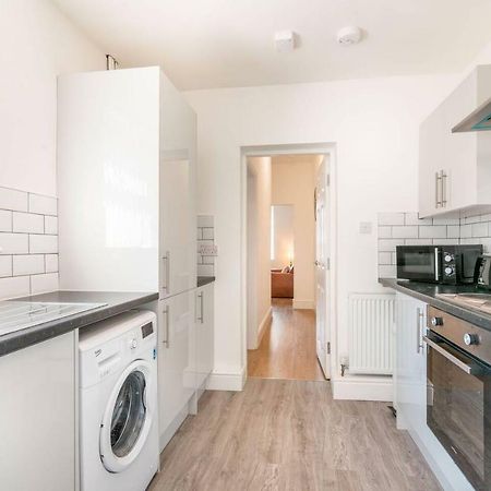 Platform Port Area Apartment 1 With Free Street Parking 킹스턴어폰헐 외부 사진